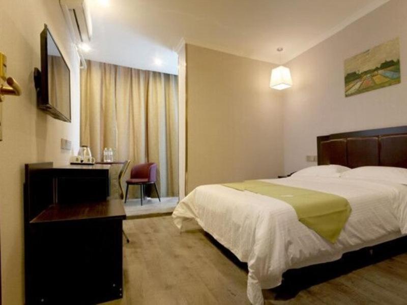 Greentree Wulumuqi Airport Hotel Urumqi Exterior photo