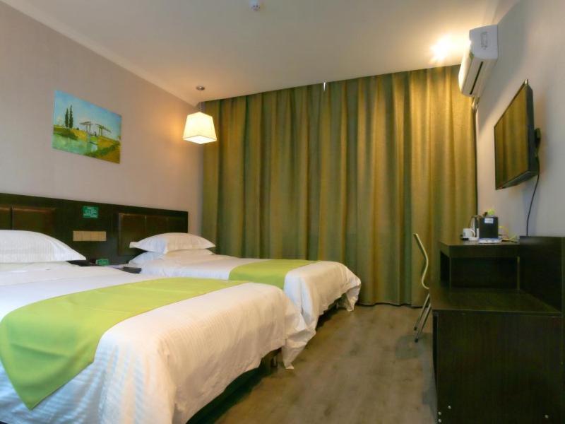 Greentree Wulumuqi Airport Hotel Urumqi Exterior photo