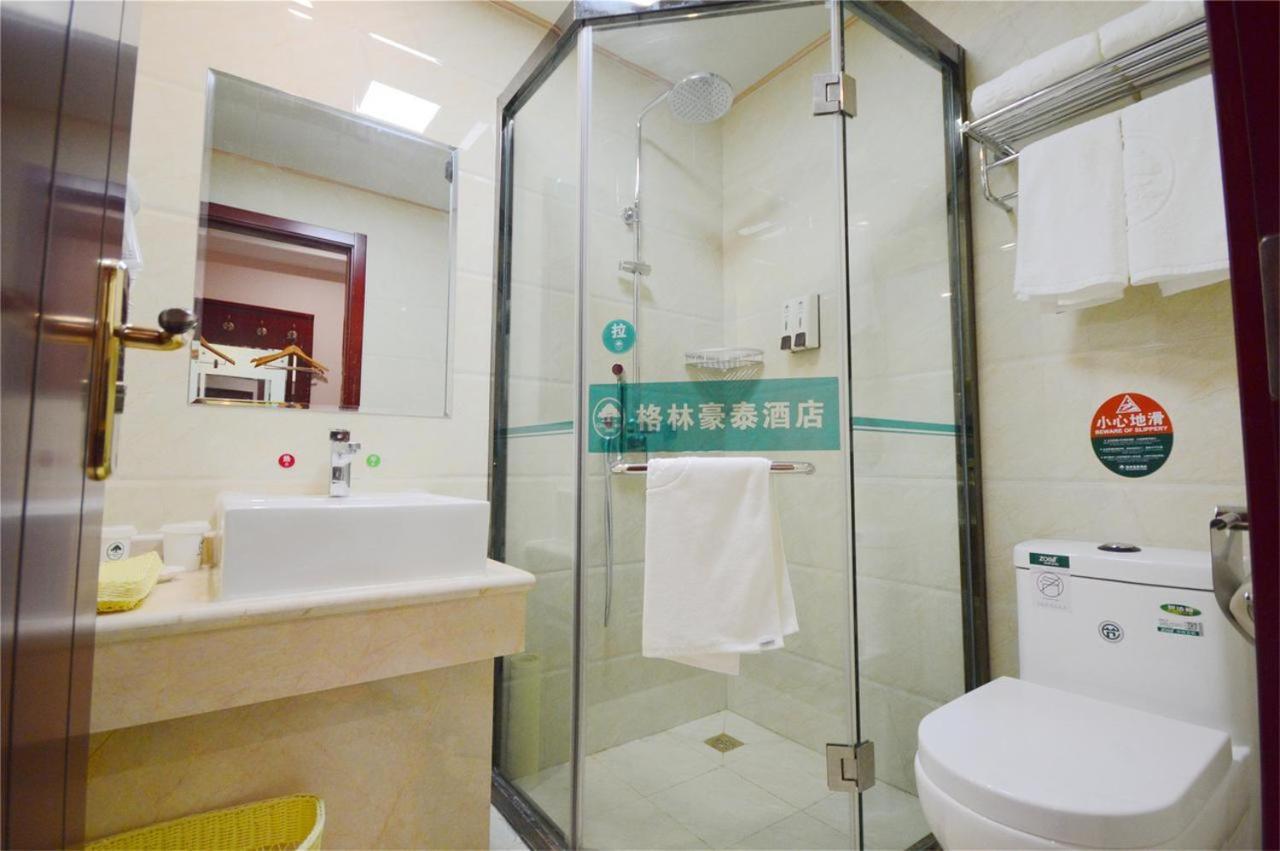 Greentree Wulumuqi Airport Hotel Urumqi Exterior photo